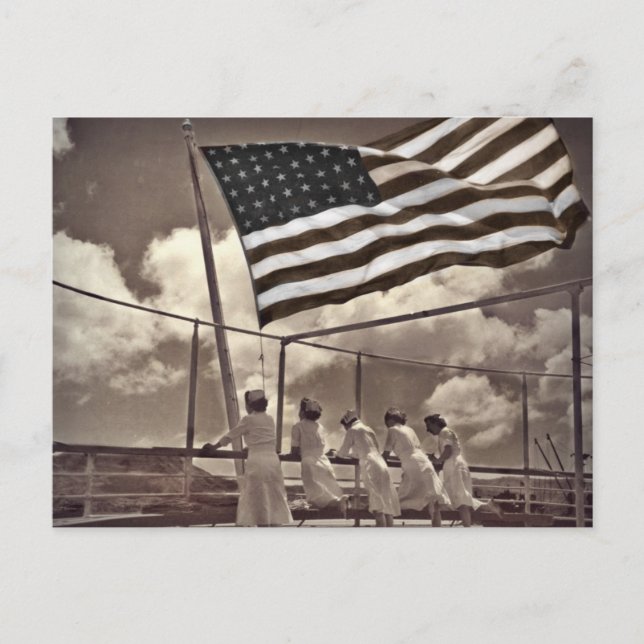 Sjuksköterskor Tittar på en ö 1945 Vykort (Framsida)