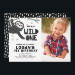 Sjunde födelsedag Fotofödelsedagsinbjudan Inbjudningar<br><div class="desc">Han är en vild på en sluttningsbild födelsedagsfest inbjudan med en koordinerande rygg.</div>