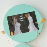 Sjungande ankor Foto Roligt födelsedags kort<br><div class="desc">Ett roligt födelsedagskort med bilden av en grupp vita ankor med orange näbbar som sjunger Grattis på födelsedagen. Välj mellan matt eller blankt kort.</div>