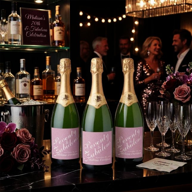 Sjuttio och fantastisk rosa glitter skript emblem (Seventy and Fabulous Pink Glitter Script Emblem Sparkling Wine Label)
