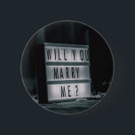 Ska du gifta mig? Giftermål Frieri Romantic Knapp<br><div class="desc">Vill du gifta dig med mig? Detta är ett enkelt svart-vitt tecken som säkert kommer att sopa dem från fötterna. Oavsett vad ni lägger det på kan ni göra detta till ett frieri i giftermål som aldrig kommer att glömmas bort och som också kommer att vara en viktig fråga att...</div>