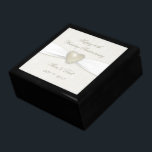 Skadans 30-årsdag i Bröllop Smyckeskrin<br><div class="desc">En Digitalbcon Bilder Design med ett designtema Pearl färg och Damask med en mängd olika bilder, former, mönster, stilar och typsnitt i anpassningsbarna i den här presentationsrutan "Pearl Bröllop Anniury". Den här eleganten och den här attraktiva designen är kompletta med anpassadets textbrev till kostym vid ditt eget speciella tillfälle. Det...</div>