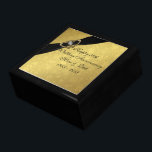 Skadans 50-årsdag i Bröllop Smyckeskrin<br><div class="desc">En Digitalbcon Bilder Design med ett tema för guld och svart färg och Damaskdesign med en rad olika bilder, former, mönster, stilar och typsnitt i anpassningsbar i denna enhandsruta av typen "Damaskus Golden Bröllop år". Den här färgstarka och elegant designen levereras med anpassaden och textbokstäver till kostym om din speciellare...</div>