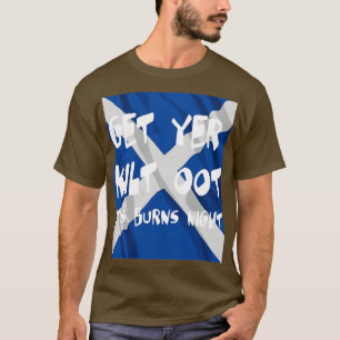 Skaffa dig en kilt med vit brinntext i natten med t shirt