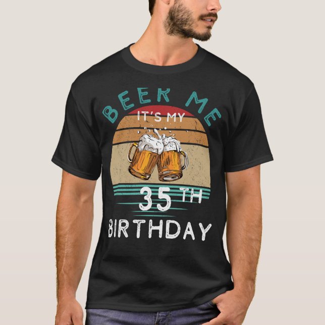 Skål för 35! Öl mig min 35e Birthday Funny C T Shirt (Framsida)