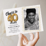 Skål för 40 år 40:e födelsedagsfoto inbjudningar<br><div class="desc">Elegant fyrtionde födelsedagsfest inbjudan med en enkel vit bakgrund som kan ändras till vilken färg som helst,  ett foto av födelsedagsflickan/pojken,  guld sparkly glitter,  fyrtio guld hellium-ballonger och en modern textmall för firande som är lätt att anpassa.</div>