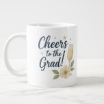 Skål för Grad Sticker - Vit och Gult Flower Jumbo Mugg<br><div class="desc">Fira din student i stil med den här vibrerande "Cheers to the Grad"-dekalen, som har ett fint vitt och gula blommor och ett glas för matdrycker. Perfekt för att tillsätta luft till kaffe, vatten, party favors eller keepsakes i studenten Mugg. En glatt design för att hedra hårt arbete och nystart!...</div>