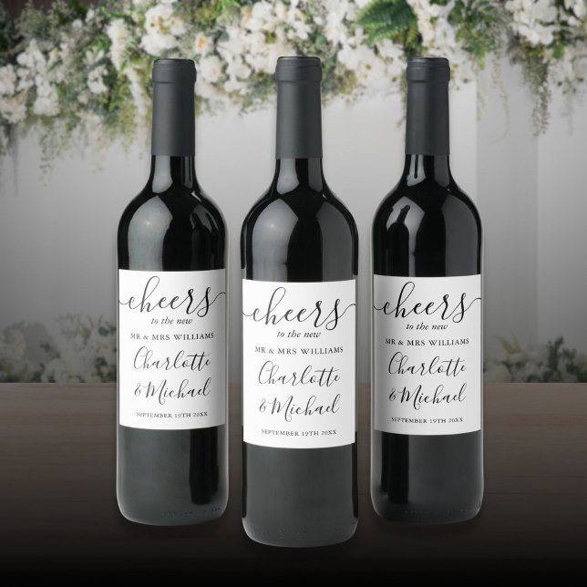 Skål för herr och fru Svart Bröllopsscript Vinflaska Etikett (Cheers To Mr And Mrs Black Script Wedding Wine Label)