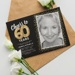 Skål för sextio år 60:e födelsedagsfoto inbjudningar<br><div class="desc">Vi firar den stora milstolpen att vi vrider sextio med våra inbjudningar till elegant födelsedagsfest. Med anpassadets svarta bakgrund, en personlig fotopunkt och gyllene trendig lämnar dessa inbjudningar ett bestående intryck. Detaljerna i guld helium-ballongen tillför en gnutta magi, medan den moderna 60:e födelsedagstextmallen är lätt att anpassa. För att stil...</div>