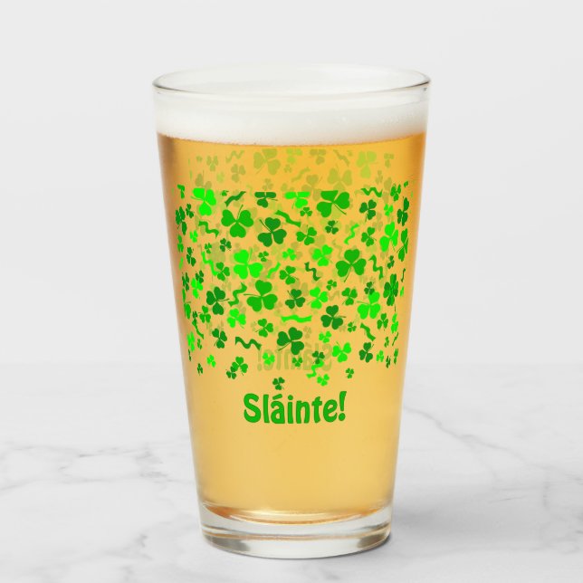 Skål Lucky Irish Shamrocks Personlig Pint Glaskopp (Baksida fylld)