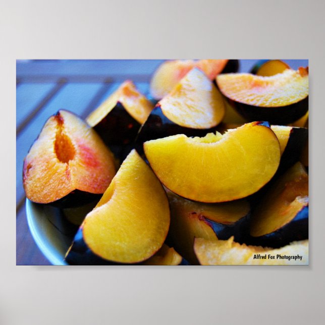 Skål med skivad plommonfrukt poster (Framsidan)