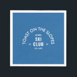 Skål på backarna Après Ski Club himmelsblå Pappersservett<br><div class="desc">Skål på backarna,  Après Ski Club,  himmelsblå skidortsvapen,  servetter. Anpassa med året för din skidresa och skidortens plats. Perfekt för en gruppskidresa eller för en après-ski-inspirerad födelsedagsfest,  svensexa eller möhippa. Designad för att matcha vår Skål på backarna Après Ski Club himmelsblå kollektion.</div>