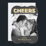 Skål på Chalkboard Helgdag Photo Card Julkort<br><div class="desc">Ditt favoritfoto accentueras med "Cheers",  skrivet på en kritersbakgrund,  i vintage marquee ljus,  en av de senaste trenderna i party design och dekoration.</div>