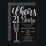 Skål till 21 års svartvitt födelsedagsfest inbjudningar<br><div class="desc">Modern snyggt svartvit trendig borstad handskriven typografi hedrar till 21 års skriptmilstolpe/vilken ålder som helst manar födelsedagsfest inbjudan.            Enkel att anpassa med åldern och dina party-uppgifter!</div>