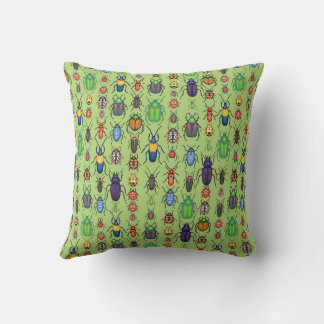 skalbaggar på grönt kudde