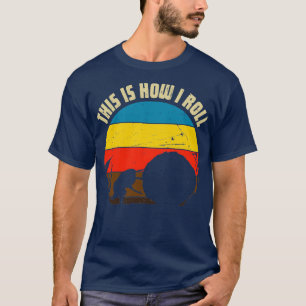 Skalbaggar som rullar dung boll för häftklämma ins t shirt