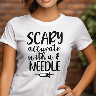 Skälig noggrannhet med Nål Halloween-sjuksköterska T Shirt