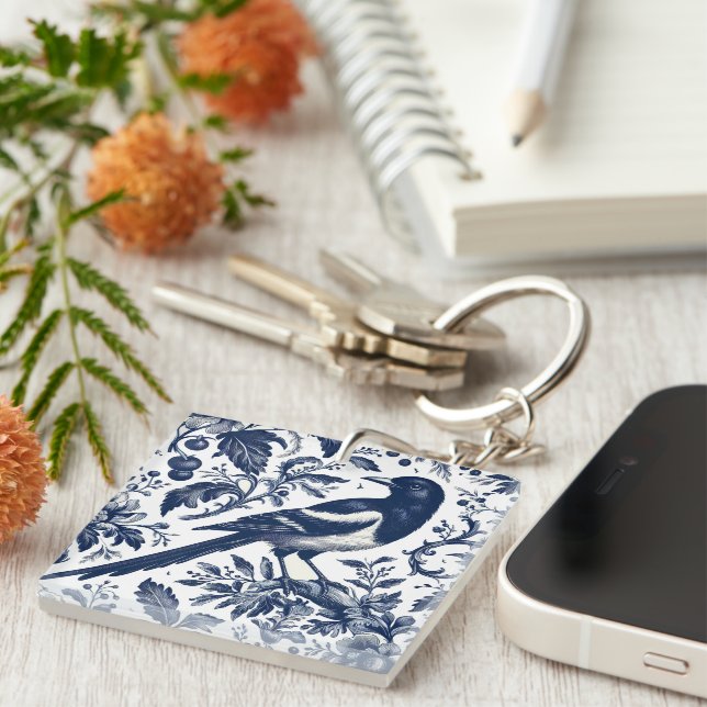 Skalka med Vintage Charm Magpie Nyckelring (Högra Framsidan)