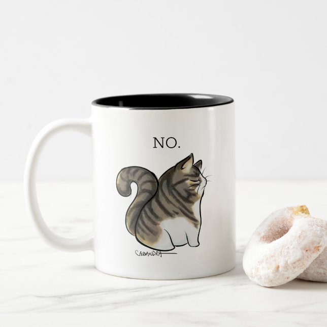 Skalkatter Tabby med vit märkning Två-Tonad Mugg (Med munk)