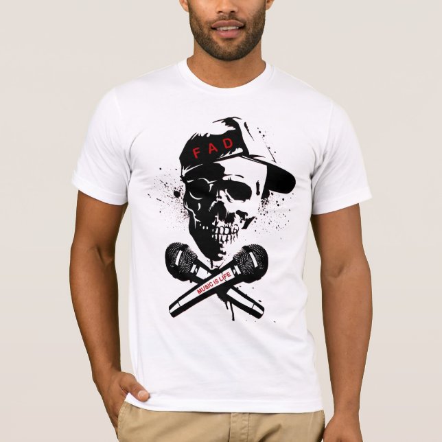 SKALLE OCH MIC TEE (Framsida)