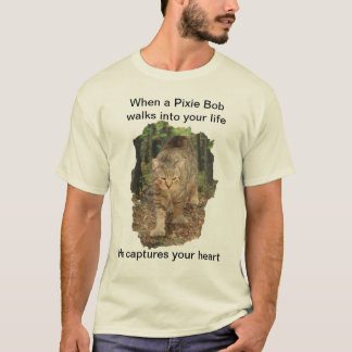 Skälmskt naturväxenegennamnkatten går in i din tee shirt