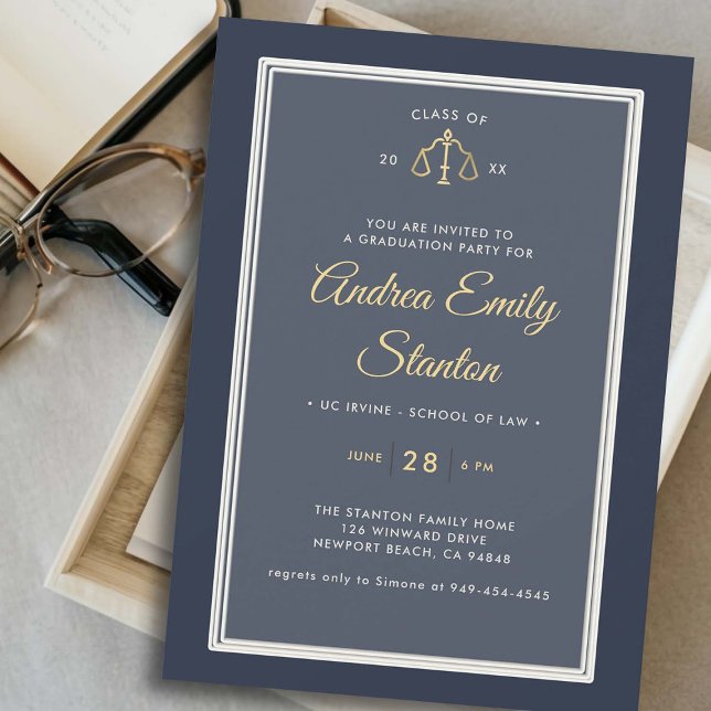 Skalor för justitiefyngan i Studenten i Guld Inbjudningar (law school graduation party invitation scales of justice gold navy embossed frame elegant template)