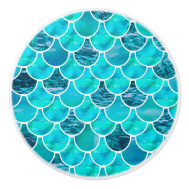 Skalor för turkos-, blått och vitt sjöjungfru knopp