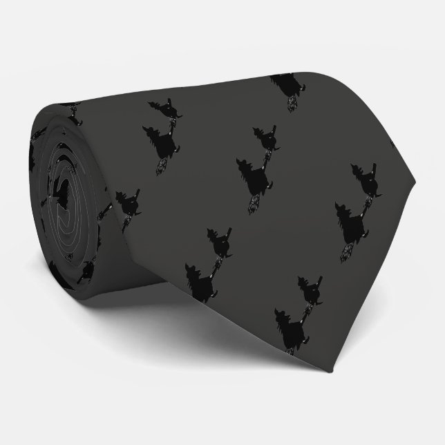 skämtsam häxa på broomsticks halloween slips (Rullad)
