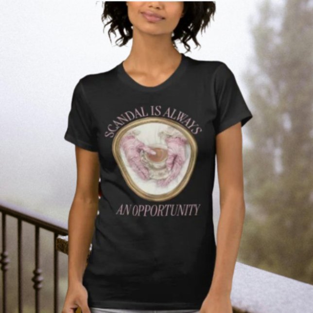 Skandal är alltid en möjlighet t shirt (Skapare uppladdad)