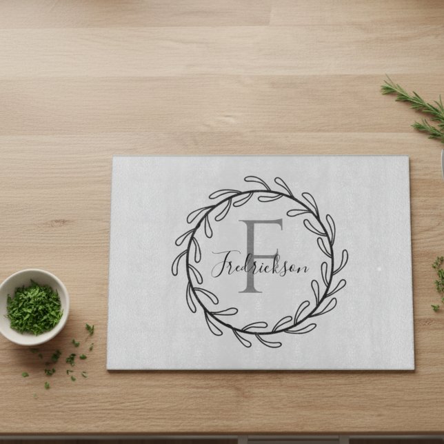 Skandinavisk Monogram Krans Botanisk Minimalistisk (Minimalist Scandi wreath monogram design — a beautiful housewarming gift idea for a modern home.)