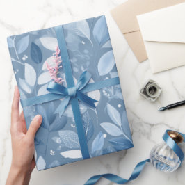 Skandinaviskt mjukt blått blad vitt blommönster presentpapper