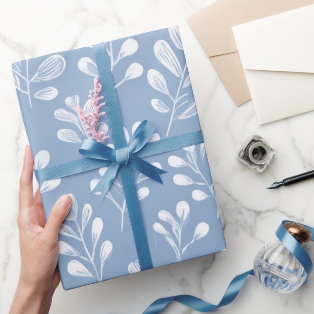 Skandinaviskt mjukt blått blad vitt blommönster presentpapper (Gifting)