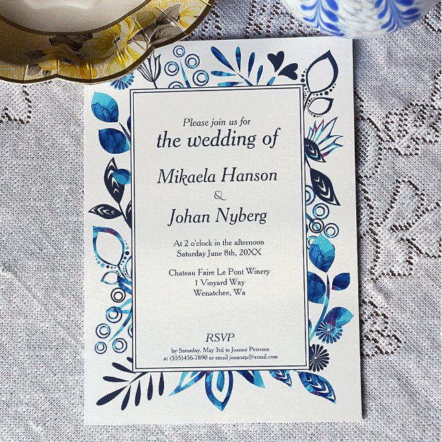 Skandinaviskt vinterblått-Grått-Blommönster Inbjudningar (Crystal Blue and Blue Gray Floral Decorative Frame Wedding Invitation)