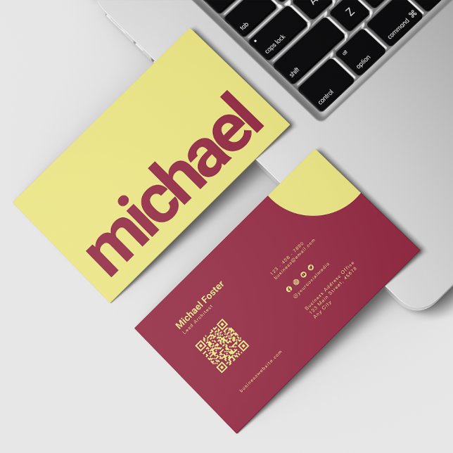 Skannningsbar Qrcode för fet enkelhet, rött och Gu Visitkort (Skapare uppladdad)