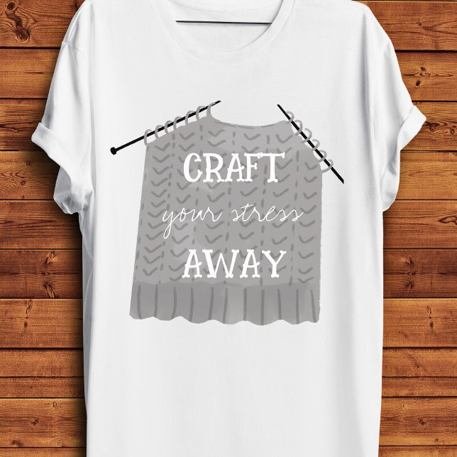 Skapa bort din stress Roligt  T Shirt (Funny Craft your stress away mental health knitting pun on a white tshirt)