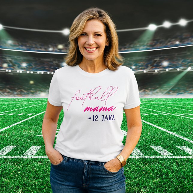 Skapa din egen Anpassningsbar-Mamma T Shirt (Modern minimalist Football Mama shirt in pink + black. Add player name and jersey number.
)