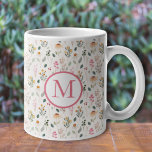 Skapa din egen Blommigt Monogram-Personlig Kaffemugg<br><div class="desc">Skapa ditt eget anpassningsbar kaffe mugg med trädgårdblommorna mönster och ditt första i vilket färg som helst. Du kan skapa anpassningsbar kaffe och te mugg,  latte mugg,  espresso kopp,  glas,  steiner m.m. Tillgängliga alternativ för färg. Olika tillgängliga storlekar.</div>