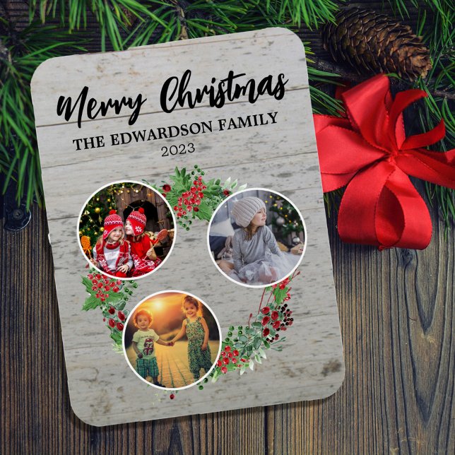 Skapa din egen christmas-familjs fotokollage magnet (Photo magnet with your own Christmas Family photo collage on rustic wood. Merry Christmas wishes.)