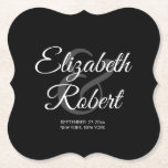 Skapa din egen Elegant bröllop-groom Namn Underlägg Papper<br><div class="desc">Skapa din egen Pappra Underlägg i Elegant bröllop Bride Groom Namn. Byt lätt färg i bakgrunden från svart till vitt till ett annat om så önskas. Välj formen på den pappra underlägg på Alternativ-menyn. Perfekt för använda som att spara datum och vid evenemang för förlovning,  möhippa och mottagning.</div>