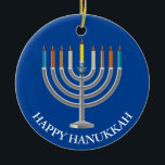 Skapa din egen hanukkah Menorah Julgransprydnad Keramik<br><div class="desc">Skapa din egen hanukkah Menorah Ceramic Ornament. Menorah med nio ljus och David stjärna på en blå festival med ljus bakgrund på ornamentens framsida och baksida. Lycklig semesterhälsningar och familjens namn på baksidan. Ställe din egen text,  som du vill.
Välj formen på dekorationen på Alternativ-menyn.</div>