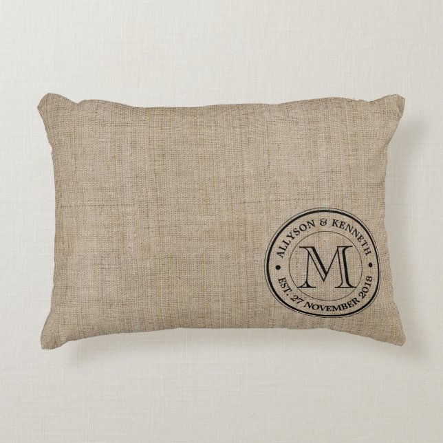Skapa Din Egen Retrologotyp i Jute med Monogram Prydnadskudde (Framsidan)
