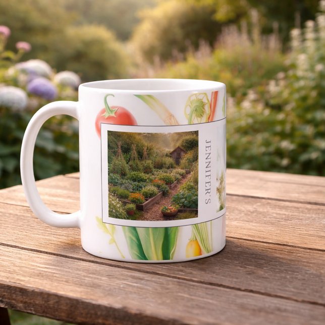 Skapa dina egna trädgårdsfoton med monogram kaffemugg (Create your own garden photos monogrammed coffee mug. You can add your own photos, name, text.)