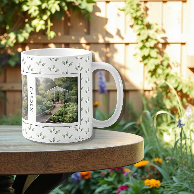 Skapa dina egna trädgårdsfoton med monogram kaffemugg (Create your own garden photo collage mug. You can add your own photos, name and text.)