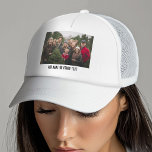 Skapa ditt eget enstaka fotogalleri, vitt gräns keps<br><div class="desc">Lägg till din favoritselfie eller porträtt från en vän. Använda ett foto för att skapa en unik och personlig gåva. Om du behöver justera bilder klickar du på verktyg för att anpassa ändringar.</div>