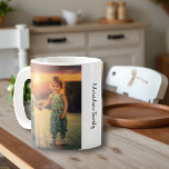 Skapa ditt eget familjefogram kaffemugg<br><div class="desc">Skapa din egen familjefoto med monogrammet Coffee Mugg. Lägg till dina vackraste foton,  lägg till ditt namn och skapa ett mycket personligt och unikt mugg.</div>