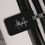Skapa ditt eget namn, Monogram Calligraphy Black Bagagebricka<br><div class="desc">Skapa din egen personlig bagagetagg med ditt eget namn och monogram. Om du vill redigera den här designmallen redigerar du bara fälten som visas ovan. Du kan enkelt lägga till mer text eller bilder,  anpassa typsnitt och färg. Behandla dig själv eller gör perfekten till familj och vänner!</div>
