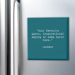 Skapa egen offert magnet<br><div class="desc">Skapa en egen anpassningsbar-offertmagnet. Har minimalistisk skrivmaskin-typografi.</div>