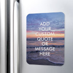 Skapa egen offert magnet<br><div class="desc">Skapa en egen anpassningsbar-offertmagnet. Anpassa denna magnet med modern minimalistisk typografi och soluppgång i havets vinkara landskap.</div>