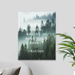 Skapa eget citattecken liggande canvastryck<br><div class="desc">Skapa din egen anpassningsbar citerar canvas wall art. Har minimalistisk skrivmaskinsstil och moody bakgrund för skogskaraktär.</div>