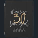 Skapar 30-tums bra guld födelsedagsfirande iPad skydd<br><div class="desc">Fira din 30års födelsedag i stil med den här svarta,  vita och guld-effekten 30 och fantastiska födelsedagsdesign. En modern design med skripttext och fet grafik. Ändra färg för att anpassa. En del av en samling.</div>